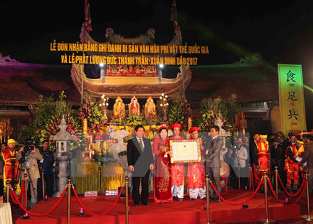 Lễ trao Bằng ghi danh di sản văn hóa phi vật thể cho lễ phát lương Đức Thánh Trần.